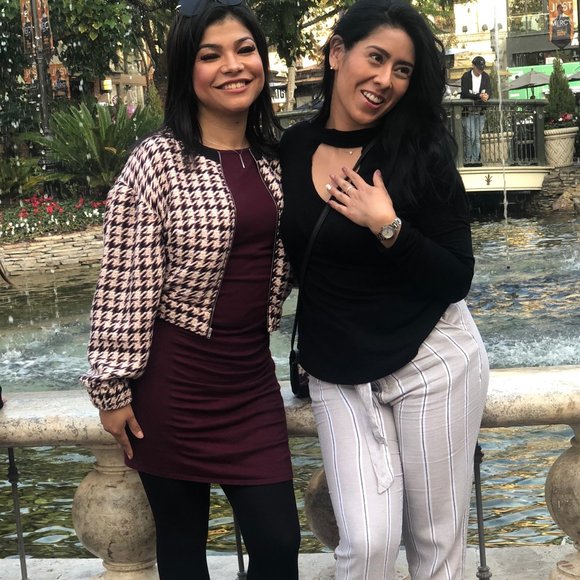 Meet your Poshers, Ana and Christina - Picture 8 of 8